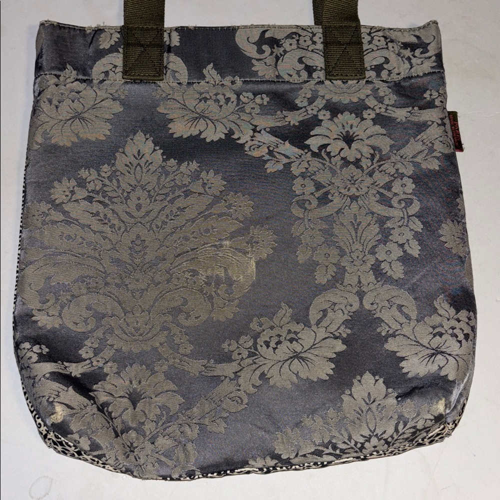 Les CAKES de BERTRAND…MADE IN FRANCE
GRAPHIC DESIGN ON FRONT GRAY DESIGN ON BACK - Picture 6 of 16